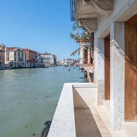 Palace Canal View By Wonderful Italy-3